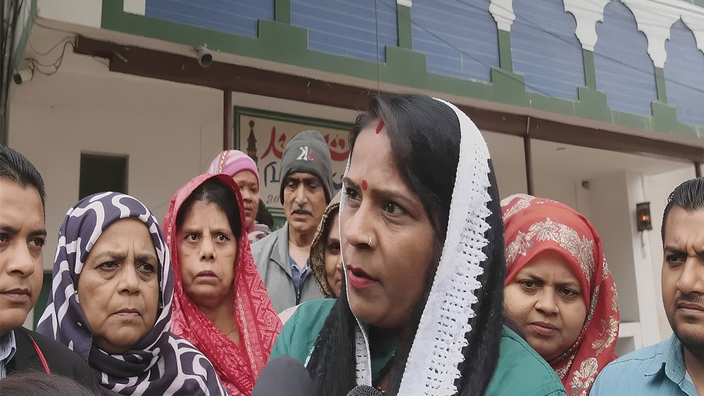 Mob targets mosque in Indian capital, police silence draws criticism